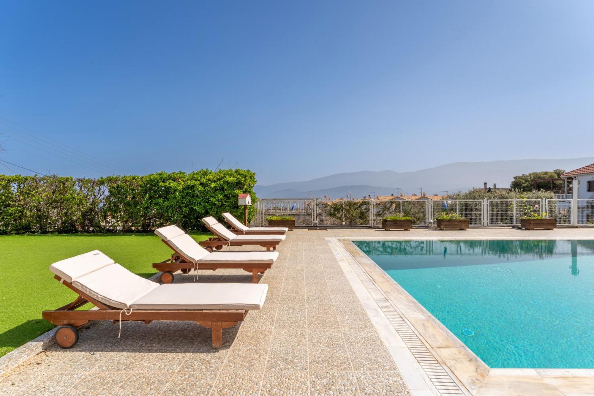 The House Of Gratitude - Poolside Retreat Villa Loutra Oraias Elenis Dış mekan fotoğraf